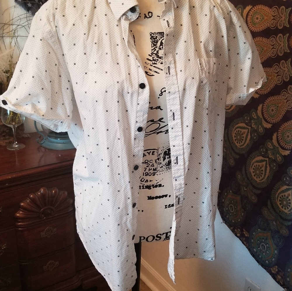 Very nice short sleeve button-up